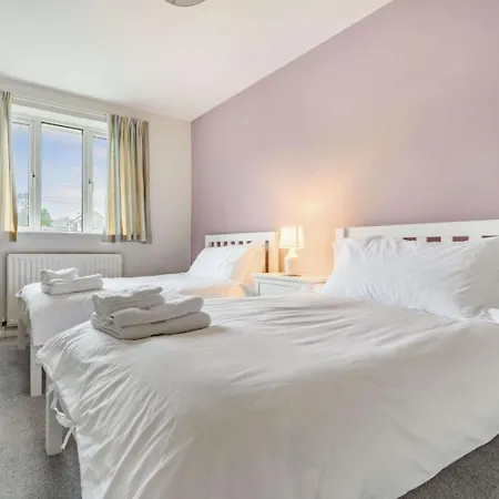 3 Bed In Oc-84638 Holiday home *